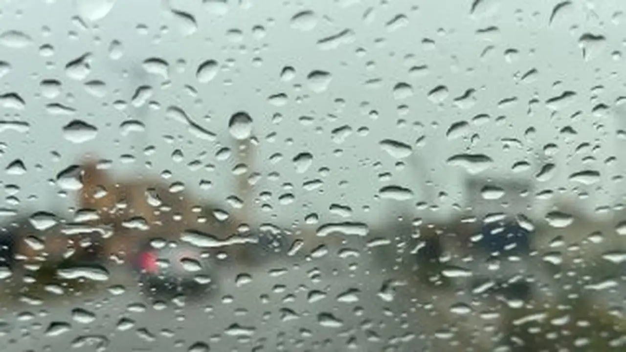 رياح مثيرة للأتربة وارتفاع درجات الحرارة يضربان القاهرة والجيزة بالتزامن مع الأمطار